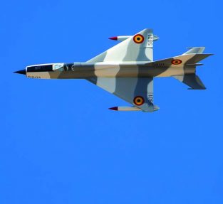 Joshua Bybee’s magnificent Airworld MiG-21 on another high-speed flyby. Josh put on many astonishing flights with this beautiful plane all weekend!